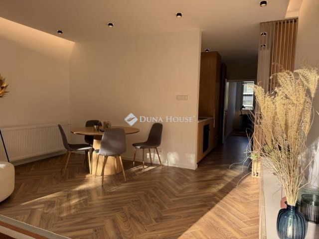 Eladó téglalakás, Budapesten, II. kerületben 132 M Ft, 2 szobás