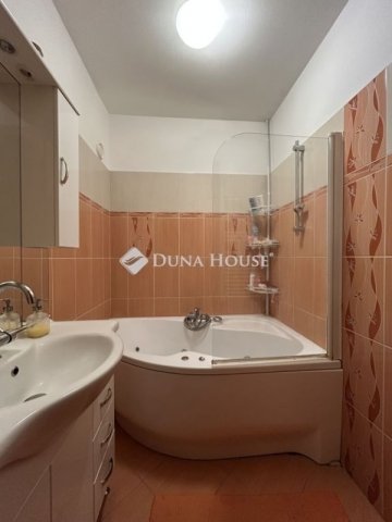 Eladó panellakás, Budapesten, III. kerületben 83.99 M Ft