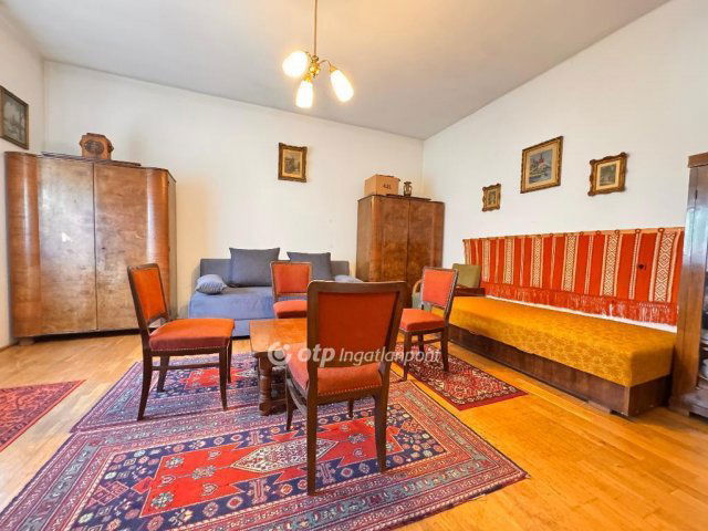 Eladó téglalakás, Pápán 24.99 M Ft, 1 szobás