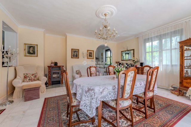 Eladó családi ház, Leányfaluban 169.9 M Ft, 6 szobás