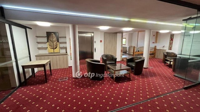 Eladó hotel, Velencén 990 M Ft, 12 szobás / költözzbe.hu