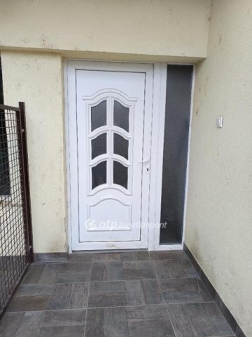 Eladó családi ház, Békésen 28.5 M Ft, 3 szobás