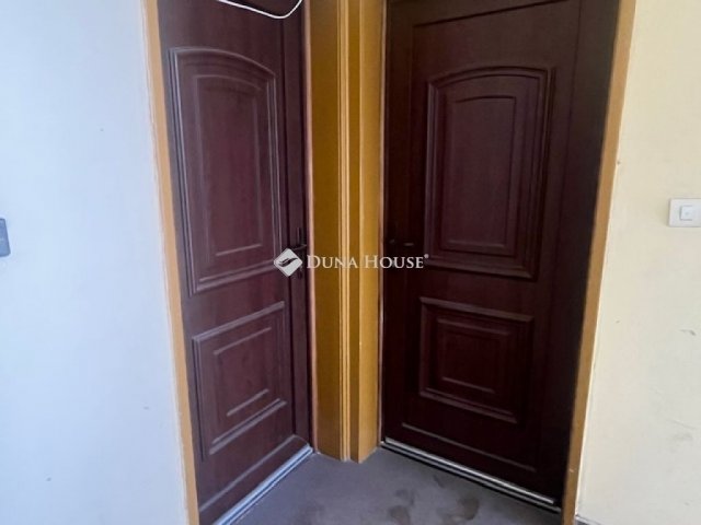 Eladó téglalakás, Pécsett 122 M Ft, 4 szobás