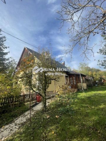 Eladó családi ház, Száron 62.9 M Ft, 3 szobás