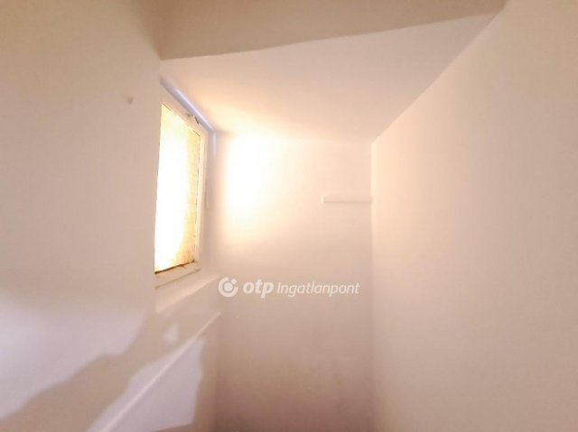 Eladó téglalakás, Kecskeméten 29.9 M Ft, 1 szobás