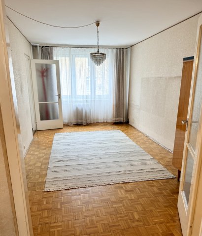 Eladó panellakás, Budapesten, III. kerületben, Vörösvári úton