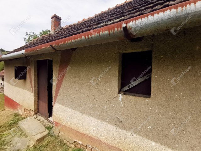 Eladó nyaraló, Homokkomáromon 3.5 M Ft, 2 szobás
