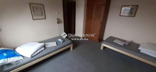 Eladó családi ház, Domonyban 420 M Ft, 7 szobás