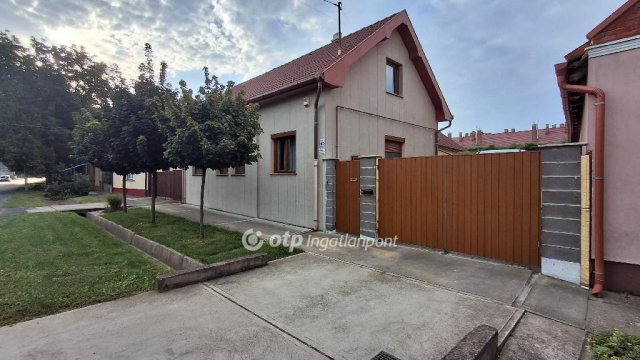 Eladó családi ház, Hajdúböszörményen 98 M Ft, 4 szobás