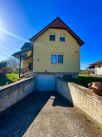 Eladó családi ház, Majosházán 89.9 M Ft, 4 szobás