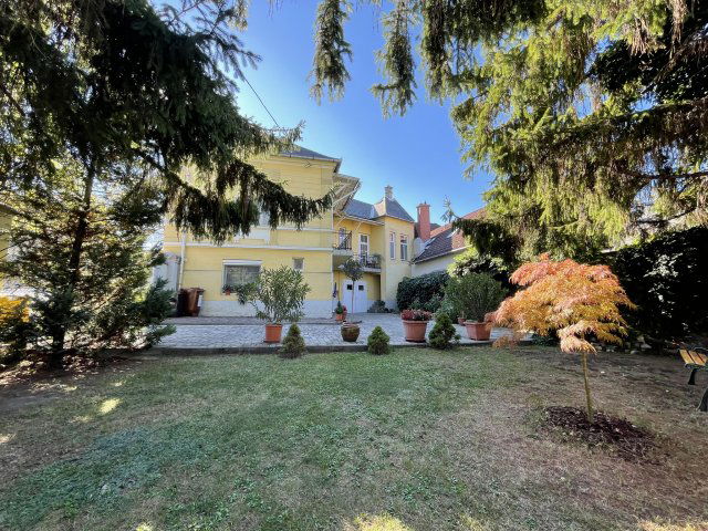 Eladó családi ház, Veszprémben, Kiskőrösi utcában 179 M Ft