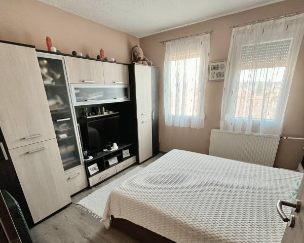 Eladó téglalakás, Keszthelyen 84.9 M Ft, 4 szobás