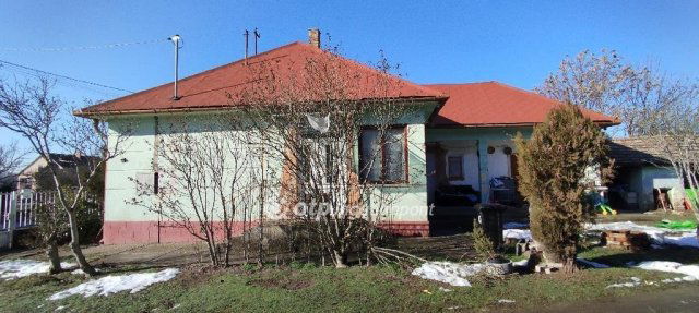 Eladó családi ház, Tápiószecsőn 43.5 M Ft, 2 szobás