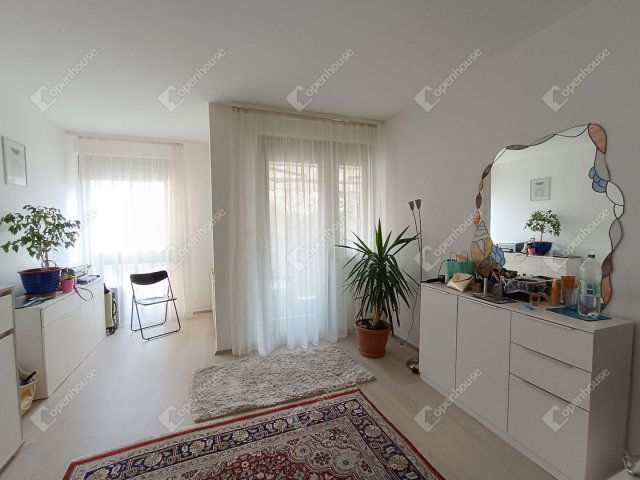 Eladó téglalakás, Sopronban 129 M Ft, 4 szobás