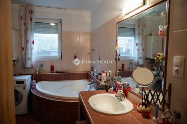 Eladó sorház, Vecsésen 133.9 M Ft, 5 szobás