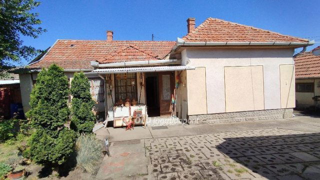 Eladó családi ház, Jászberényben 31.5 M Ft, 2+1 szobás