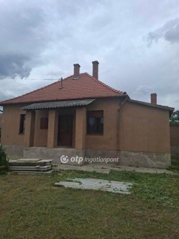 Eladó családi ház, Jászkisérén 9.5 M Ft, 2 szobás