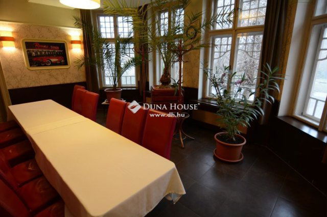 Eladó hotel, Nagykőrösön 170 M Ft, 7 szobás