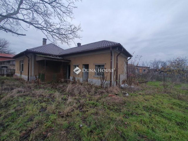 Eladó családi ház, Törtelen 13.5 M Ft, 5 szobás