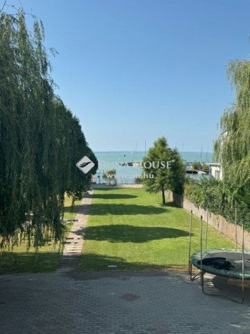 Eladó családi ház, Balatonkenesén 499 M Ft, 3 szobás