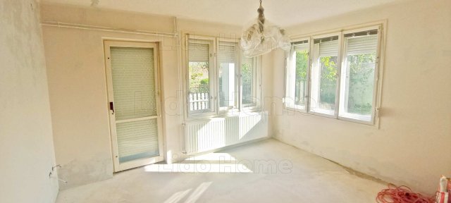 Eladó családi ház, Keszthelyen 109.9 M Ft, 6 szobás