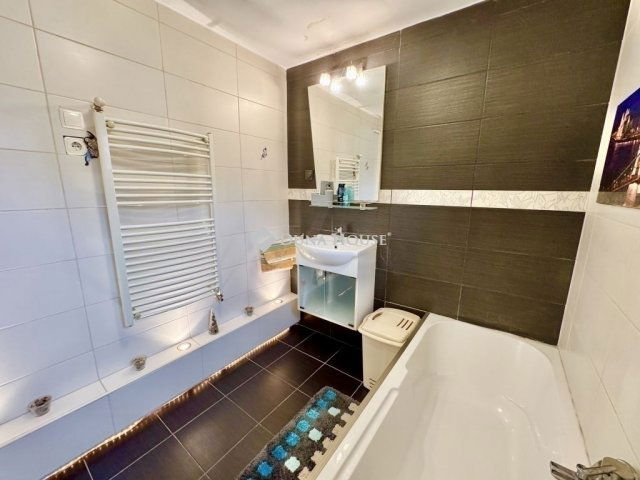 Eladó családi ház, Üllőn 92.9 M Ft, 4 szobás