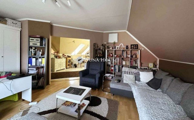 Eladó családi ház, Tamásiban 78 M Ft, 8 szobás