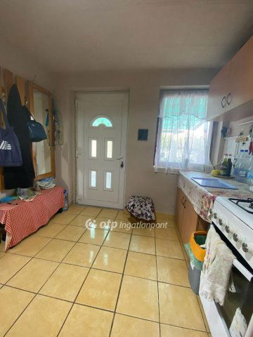 Eladó családi ház, Sülysápon 15 M Ft, 1 szobás