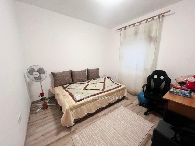 Eladó ikerház, Tökölön 80 M Ft, 4 szobás