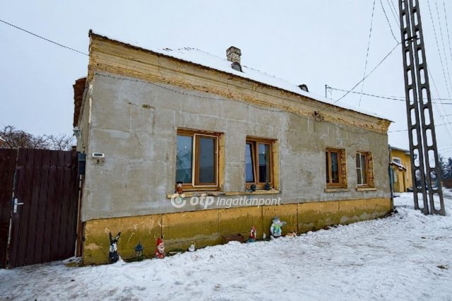 Eladó családi ház, Pápateszéren 19.99 M Ft, 3 szobás