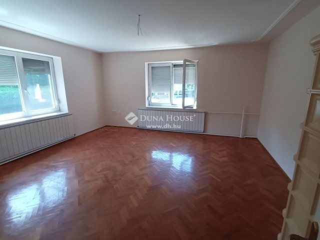 Eladó családi ház, Kecskeméten 107.9 M Ft, 3 szobás