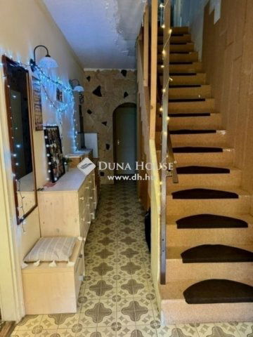 Eladó családi ház, Isaszegen 149 M Ft, 8 szobás