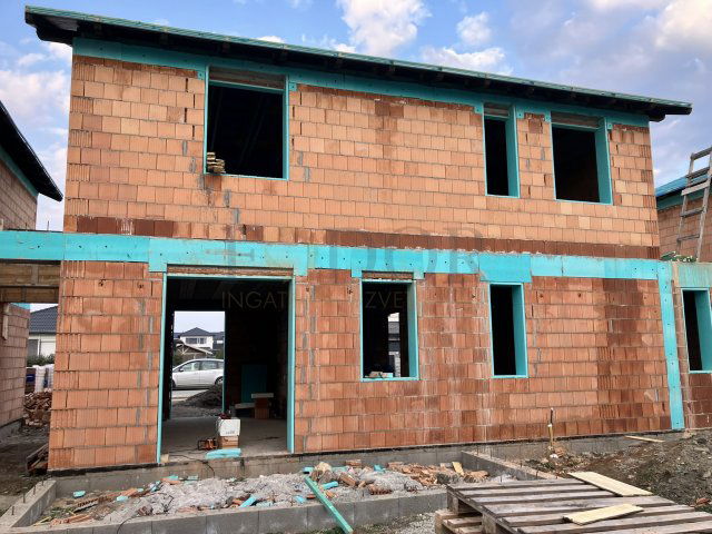 Eladó ikerház, Vecsésen 138 M Ft, 4 szobás