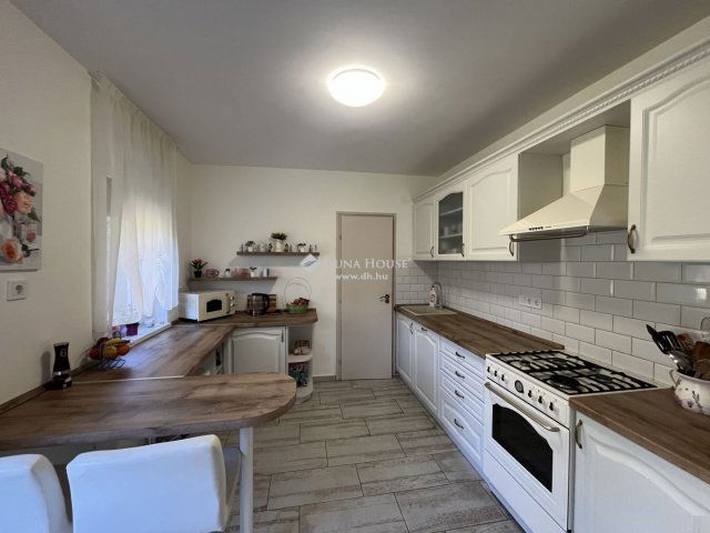 Eladó téglalakás, Zalaegerszegen 84.9 M Ft, 5 szobás