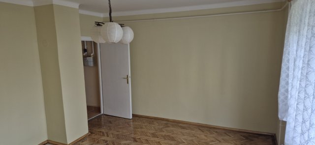 Kiadó téglalakás, albérlet, Pécsett, Komlói úton, 1 szobás