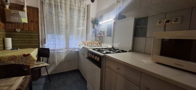 Eladó téglalakás, Pécsett 14.9 M Ft, 1 szobás