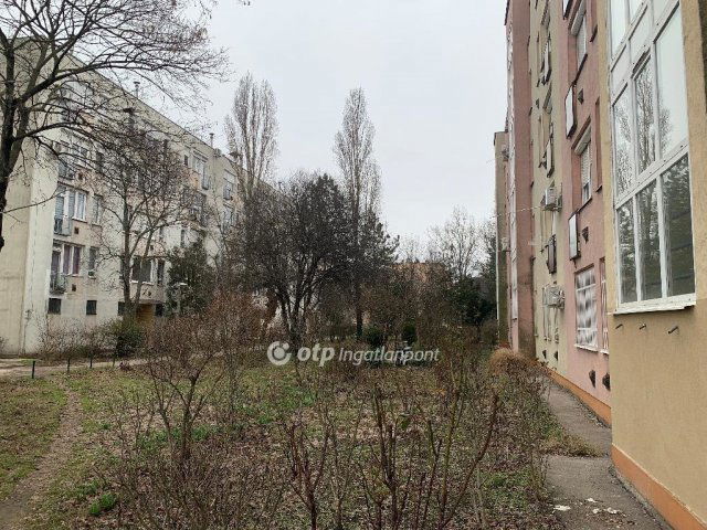 Eladó téglalakás, Szolnokon 27.9 M Ft, 1+1 szobás