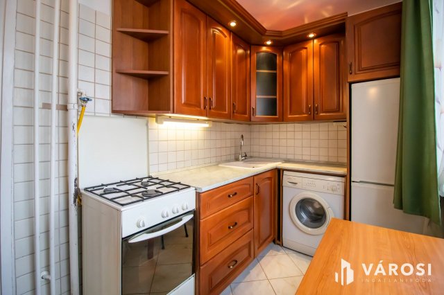 Eladó panellakás, Székesfehérvárott 61.9 M Ft, 3 szobás