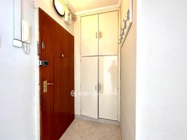 Eladó panellakás, Kecskeméten 29.99 M Ft, 1 szobás