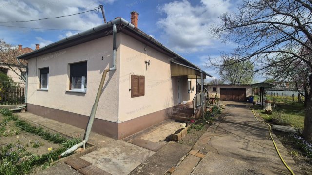 Eladó családi ház, Kecskeméten 65 M Ft, 3 szobás