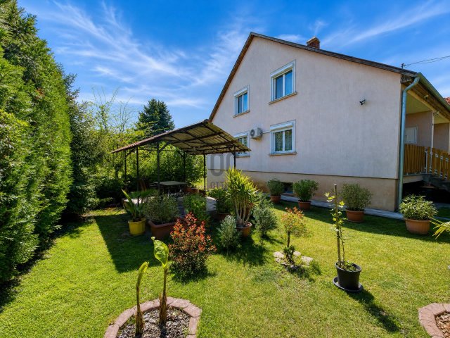 Eladó családi ház, Kecskeméten 152.8 M Ft, 5 szobás