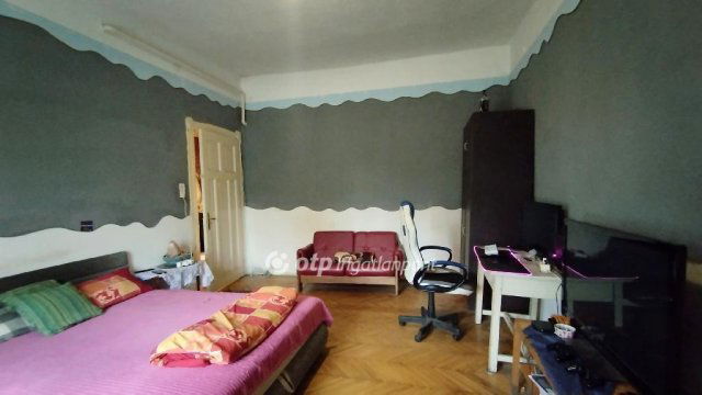 Eladó téglalakás, Kisújszálláson 16 M Ft, 4+1 szobás
