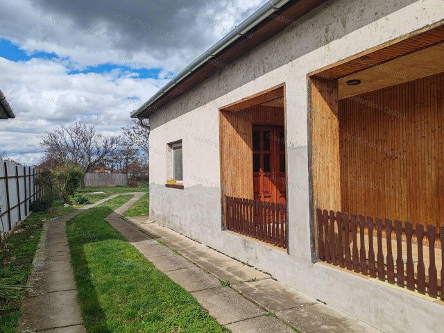 Eladó családi ház, Kengyelen 23.9 M Ft, 3 szobás