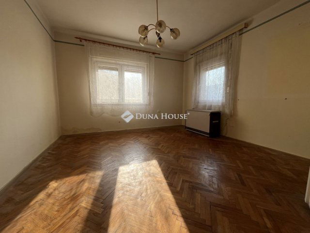 Eladó családi ház, Pakson 43.5 M Ft, 5 szobás