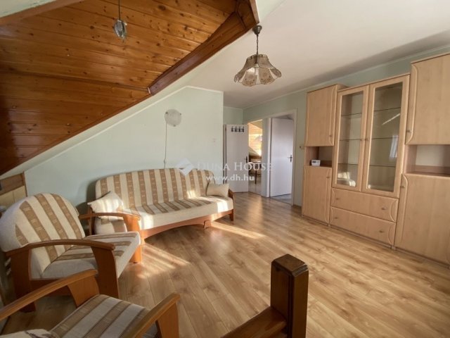 Eladó téglalakás, Veszprémben 79.99 M Ft, 3+3 szobás