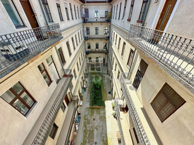 Eladó téglalakás, Budapesten, V. kerületben 181 M Ft, 4 szobás