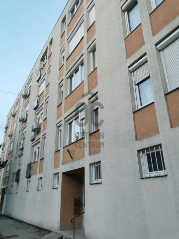 Kiadó téglalakás, albérlet, Tatán 200 E Ft / hó, 3 szobás