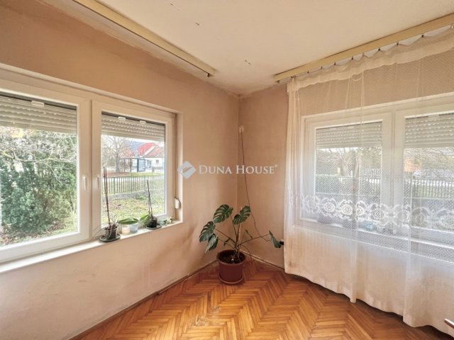 Eladó családi ház, Veszprémben 69.9 M Ft, 4 szobás