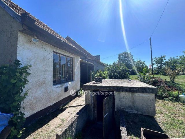 Eladó családi ház, Cegléden 15 M Ft, 1 szobás