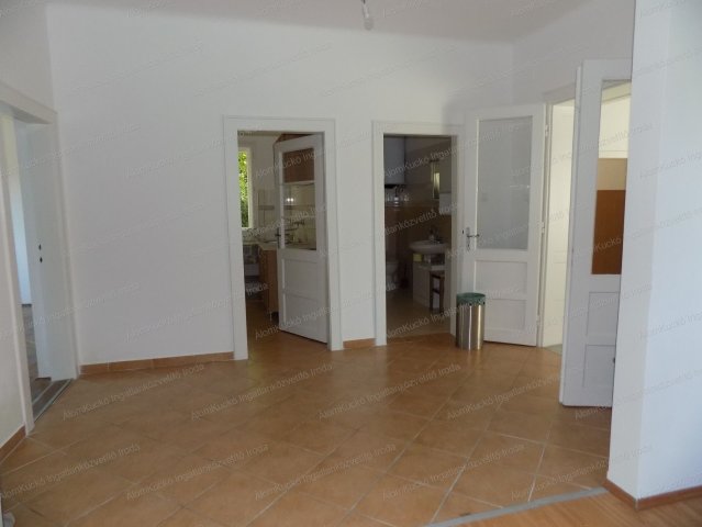 Eladó családi ház, Kaposváron 34.7 M Ft, 2 szobás
